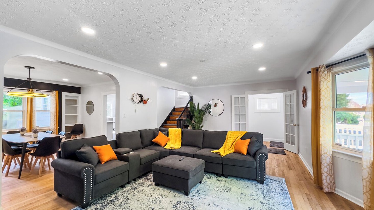 Photo of Livingroom in Cleveland