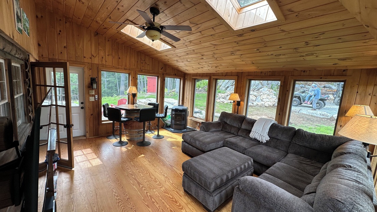 Photo of Livingroom in Becket