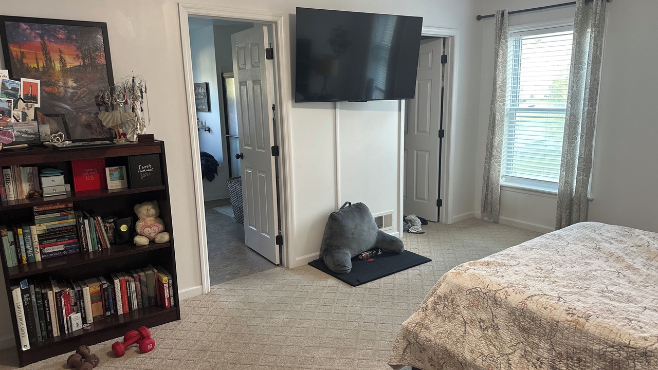 Photo of Bedroom in Niskayuna