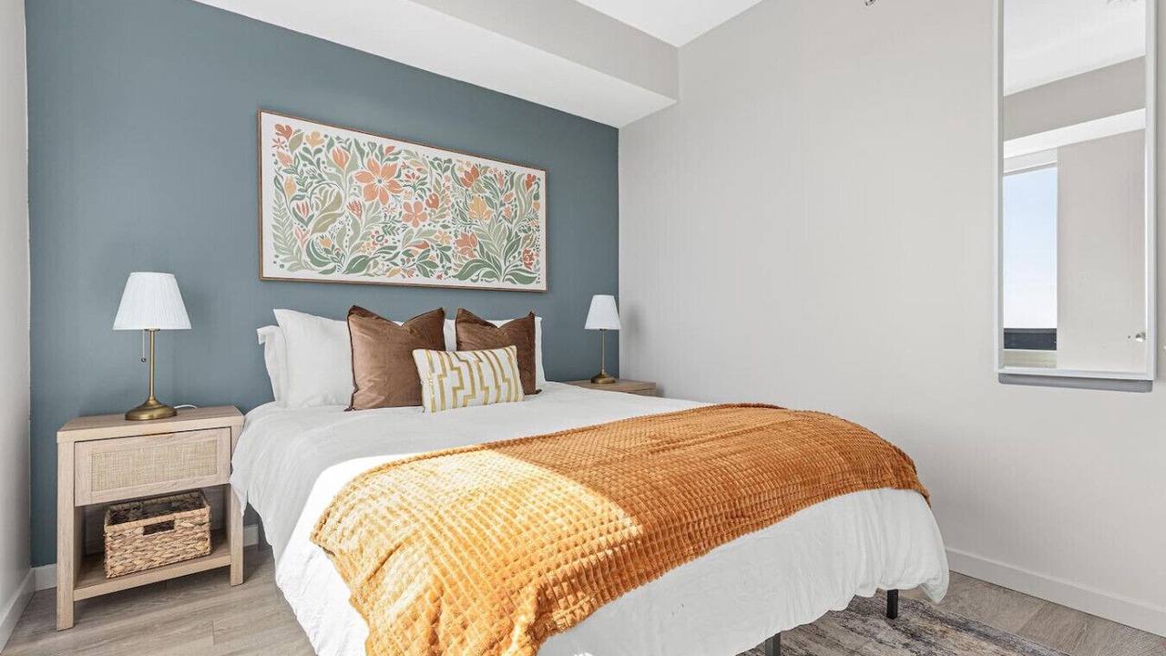 Photo of Bedroom in Lyn-Lake