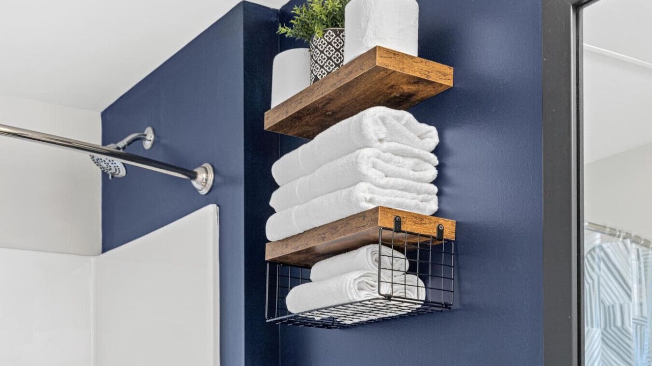 Photo of Bathroom in Lyn-Lake