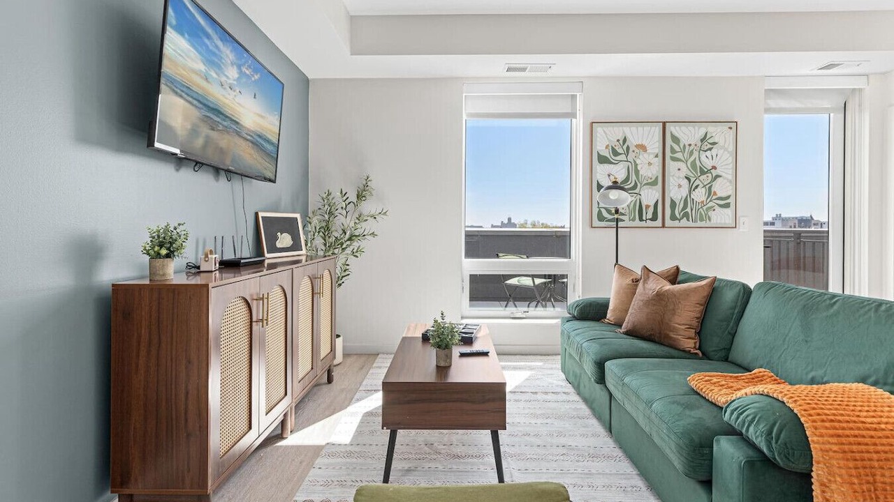 Photo of Bedroom in Lyn-Lake