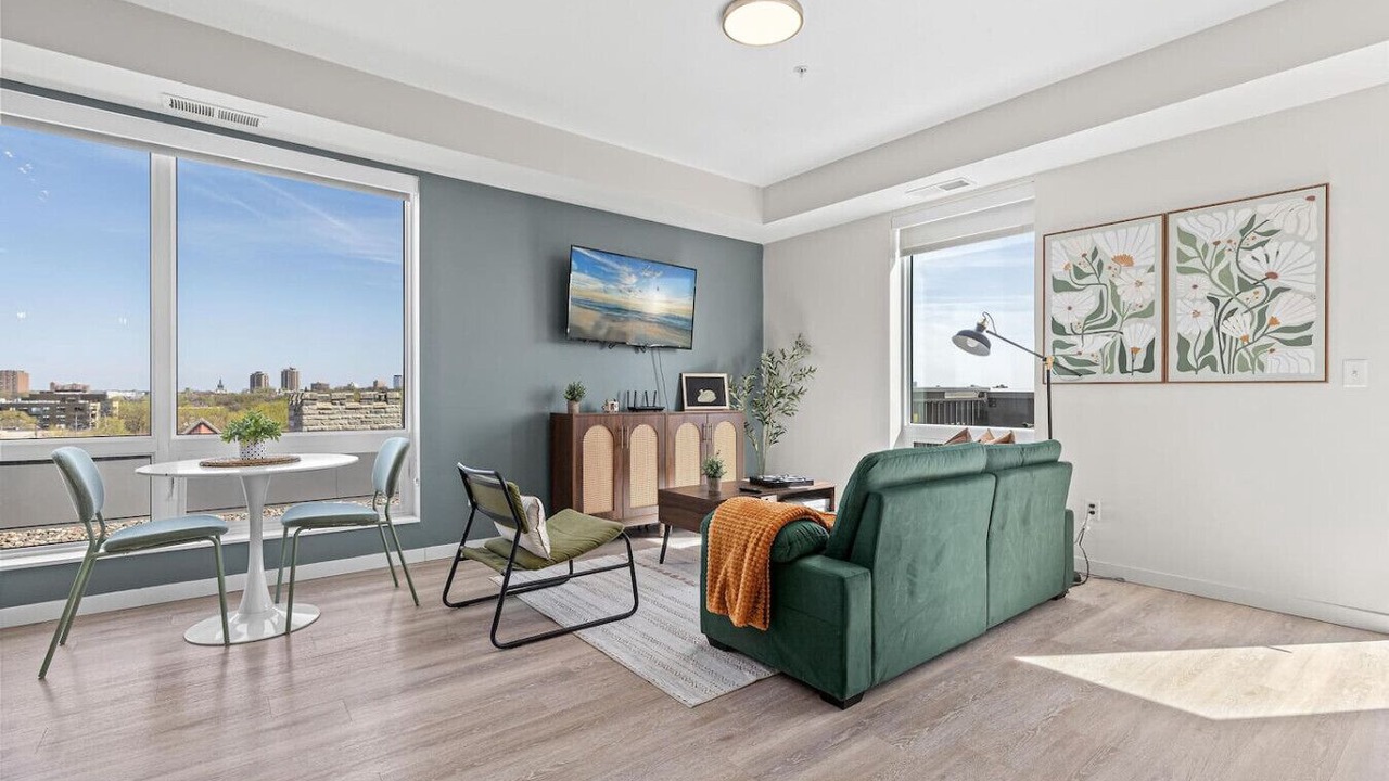 Photo of Bedroom in Lyn-Lake