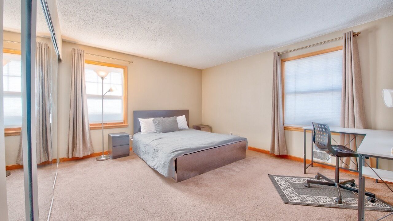 Photo of Bedroom in Hale