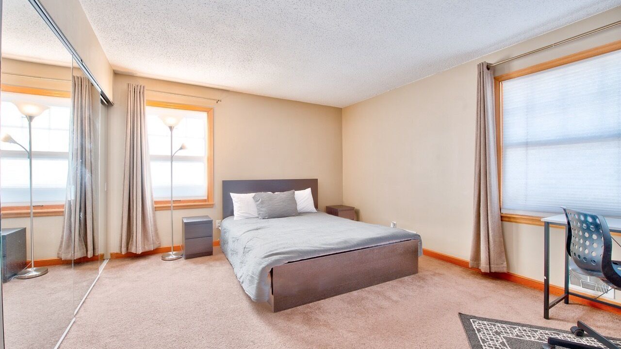 Photo of Bedroom in Hale