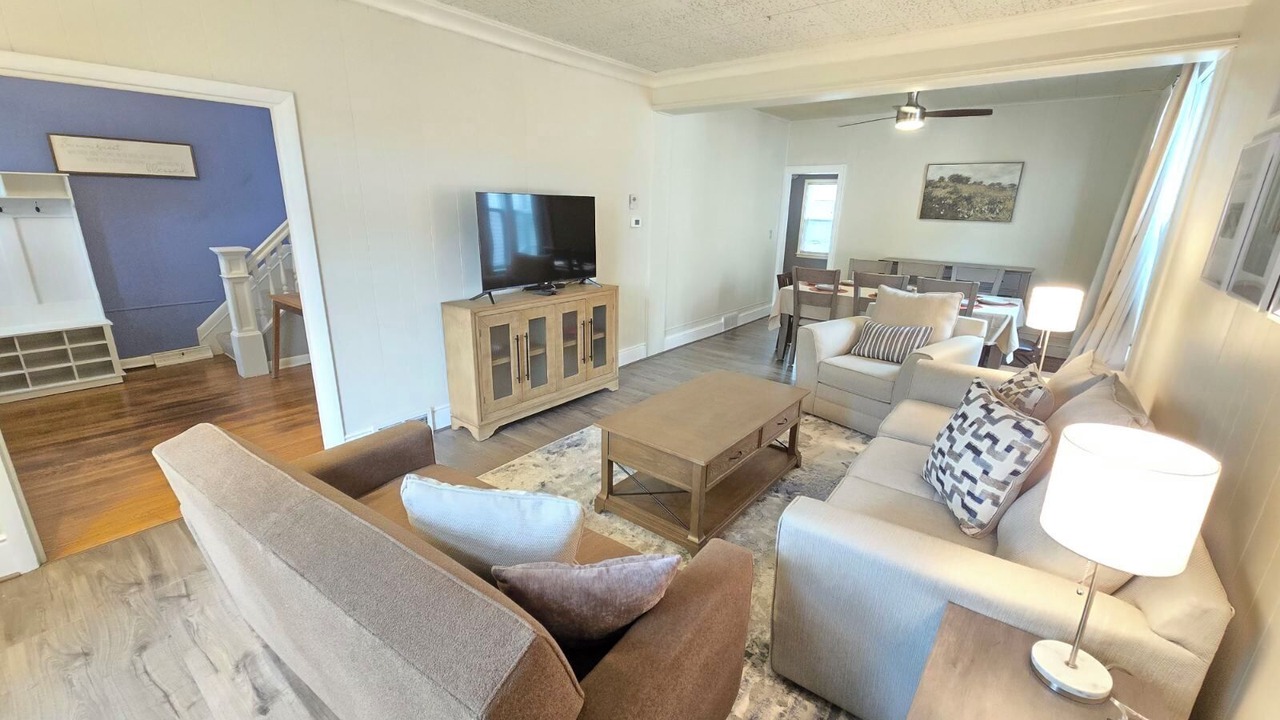 Photo of Livingroom in West Seventh