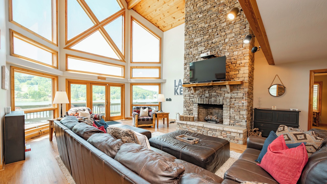 Photo of Livingroom in McHenry