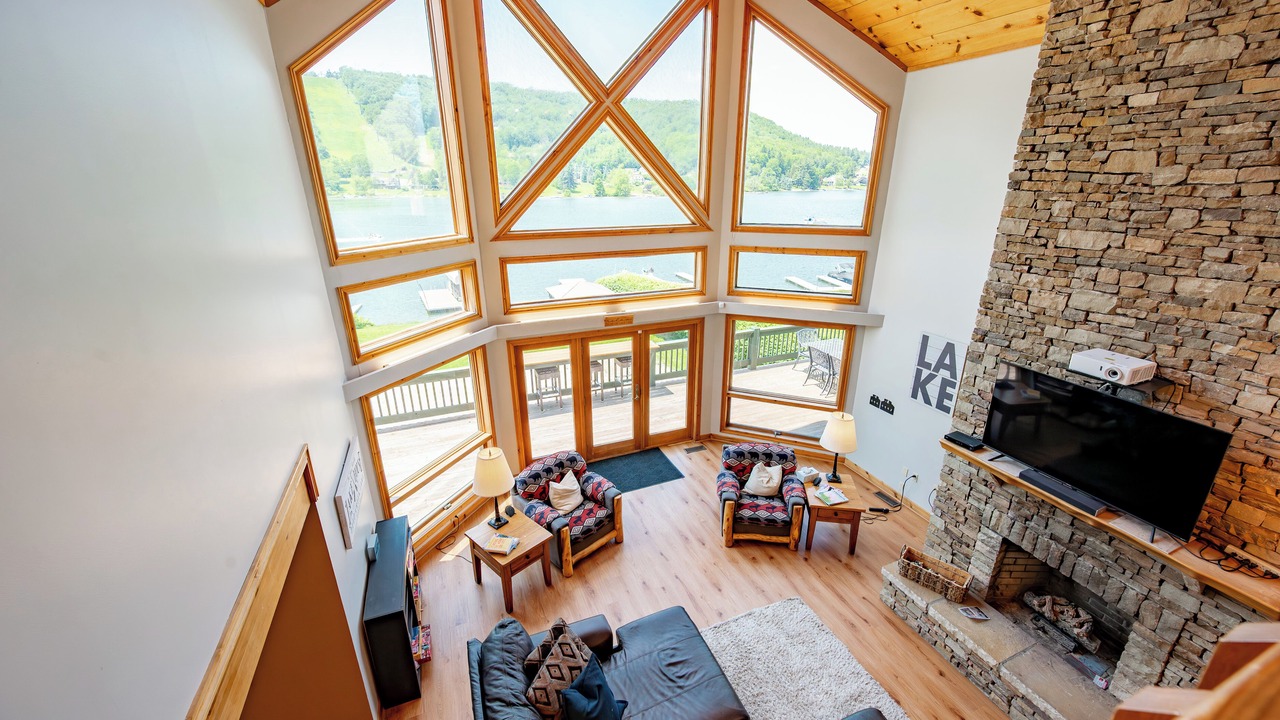 Photo of Livingroom in McHenry