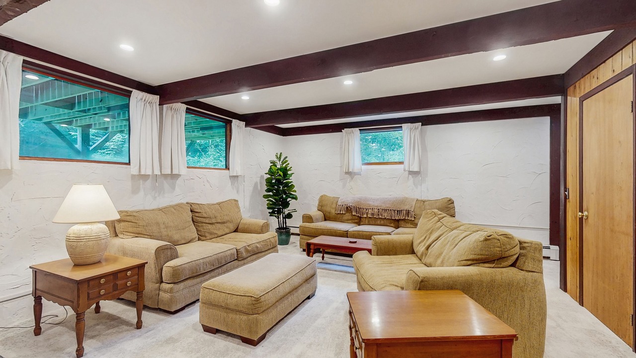 Photo of Livingroom in Waterbury Center