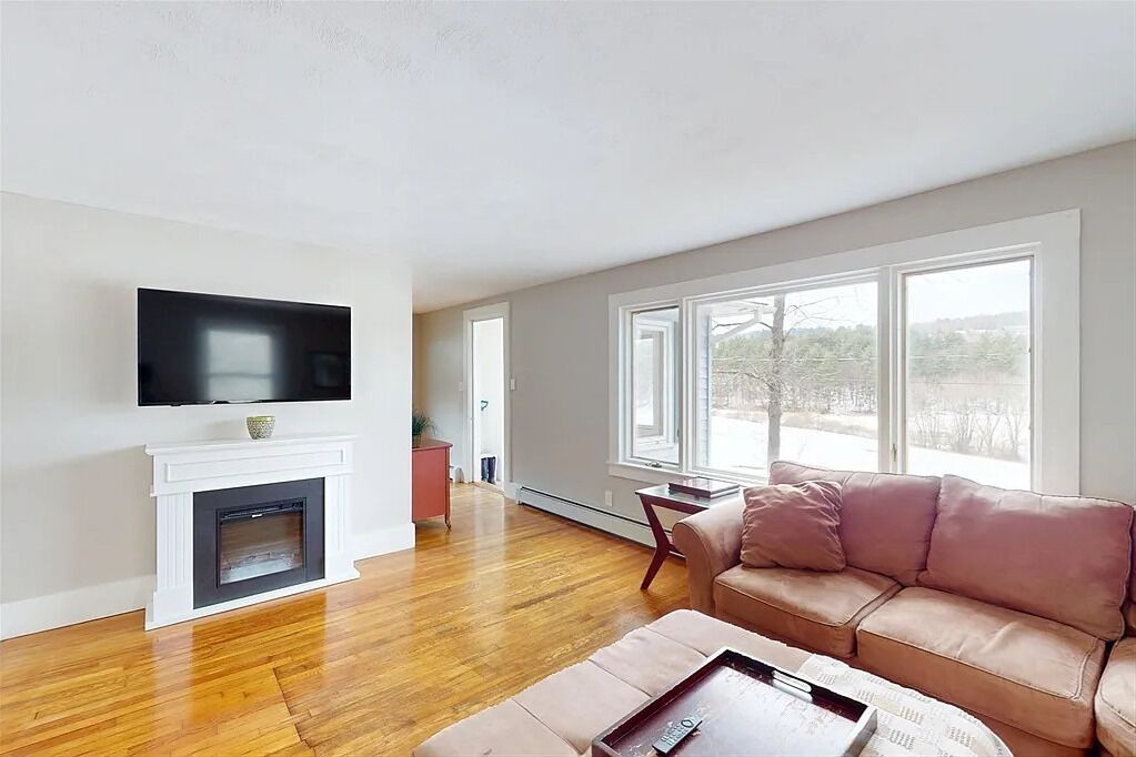 Photo of Livingroom in Shelburne