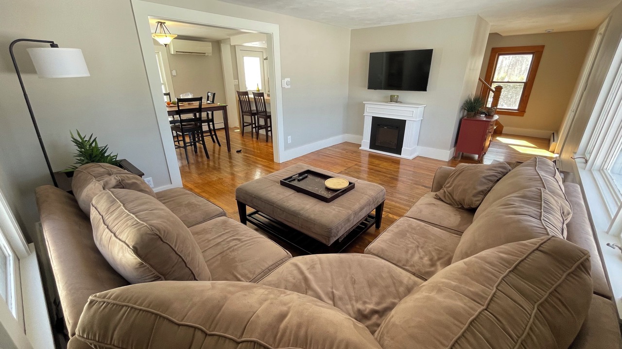 Photo of Livingroom in Shelburne