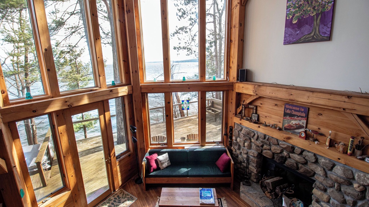 Photo of Livingroom in Town of Chesterfield