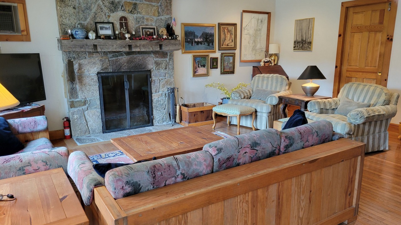 Photo of Livingroom in Huletts Landing