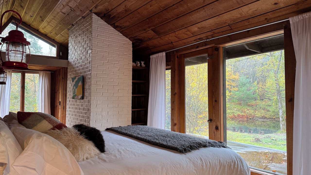 Photo of Bedroom in Williamsville