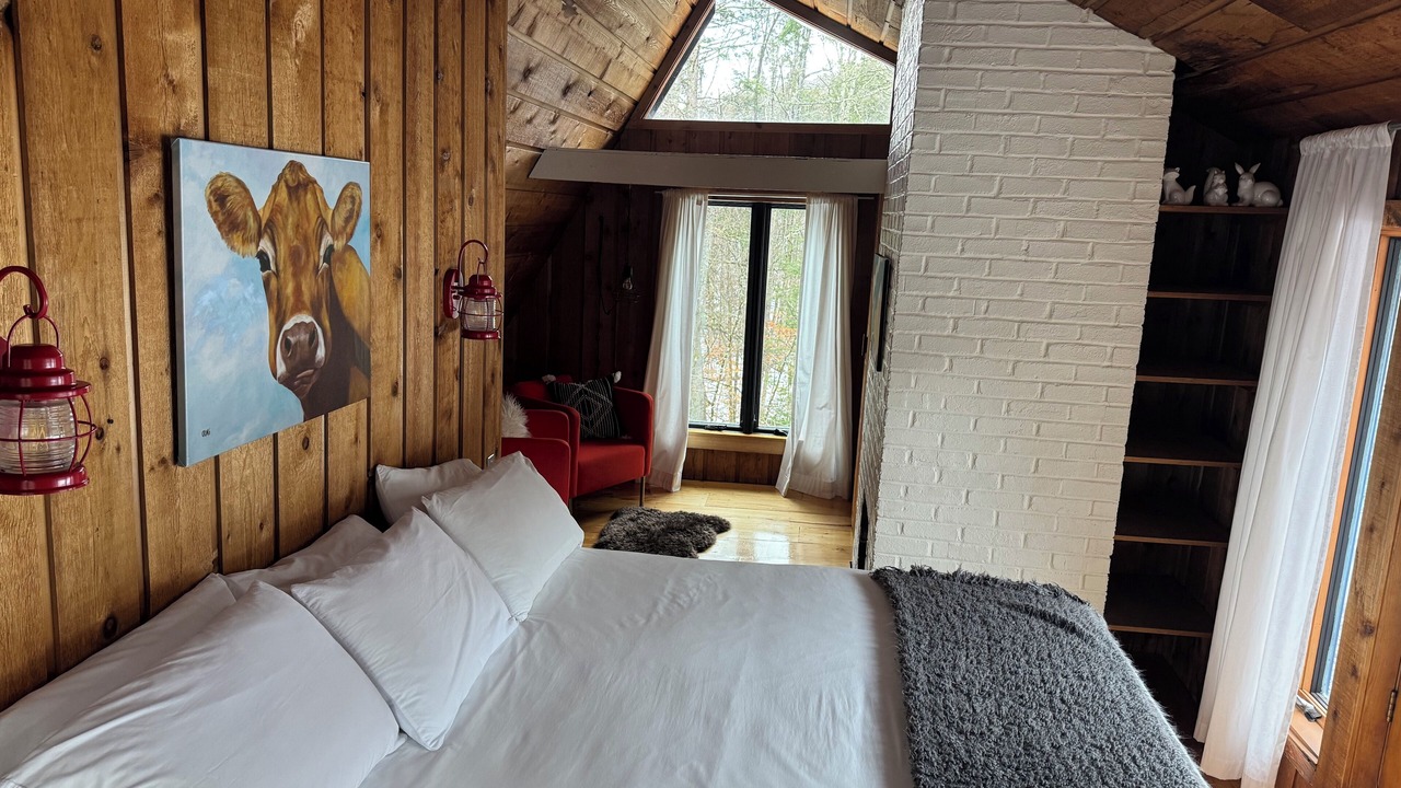 Photo of Bedroom in Williamsville