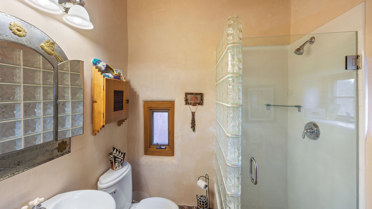 Photo of Bathroom in Canoncito