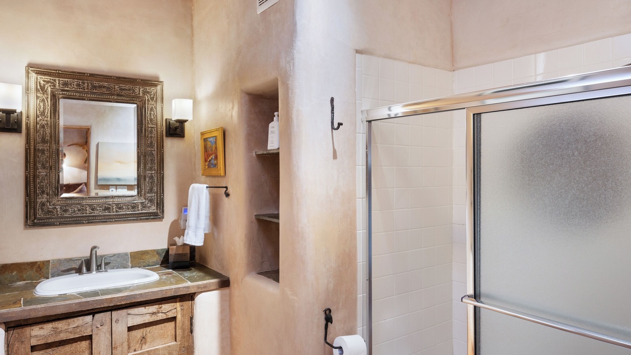 Photo of Bathroom in Canoncito