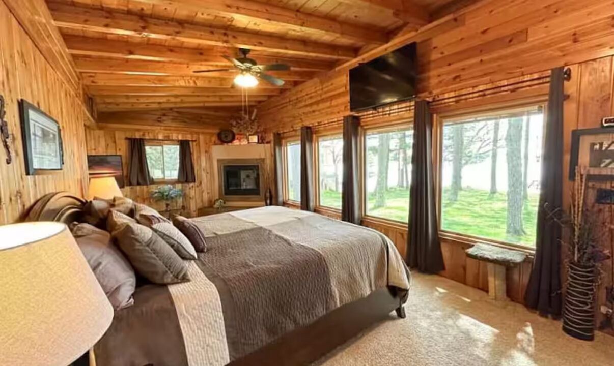 Photo of Bedroom in Hubbard Lake