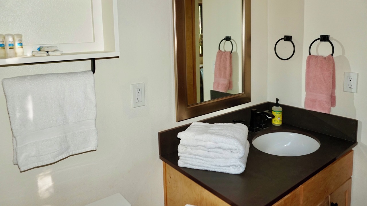 Photo of Bathroom in Canoncito