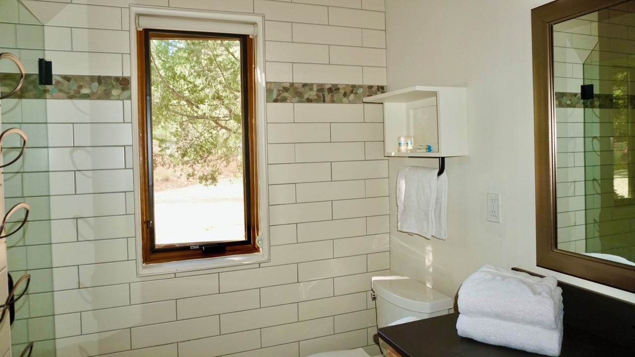 Photo of Bathroom in Canoncito
