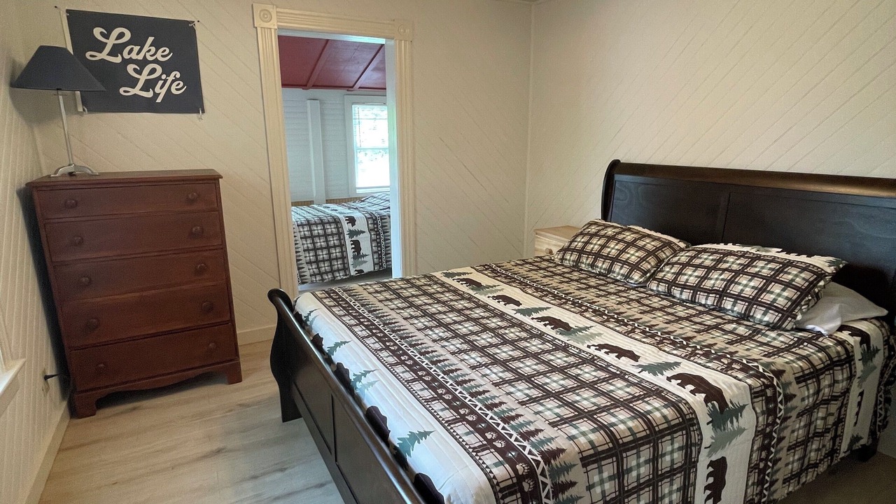 Photo of Bedroom in Inlet