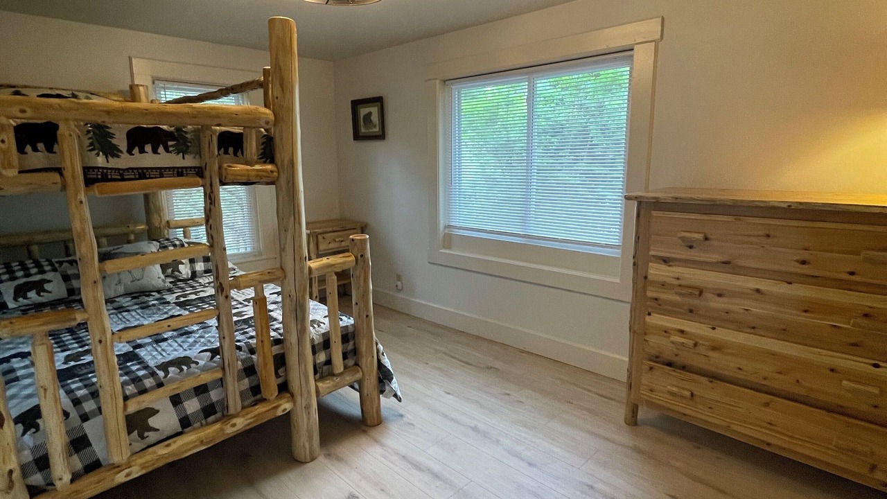Photo of Bedroom in Inlet
