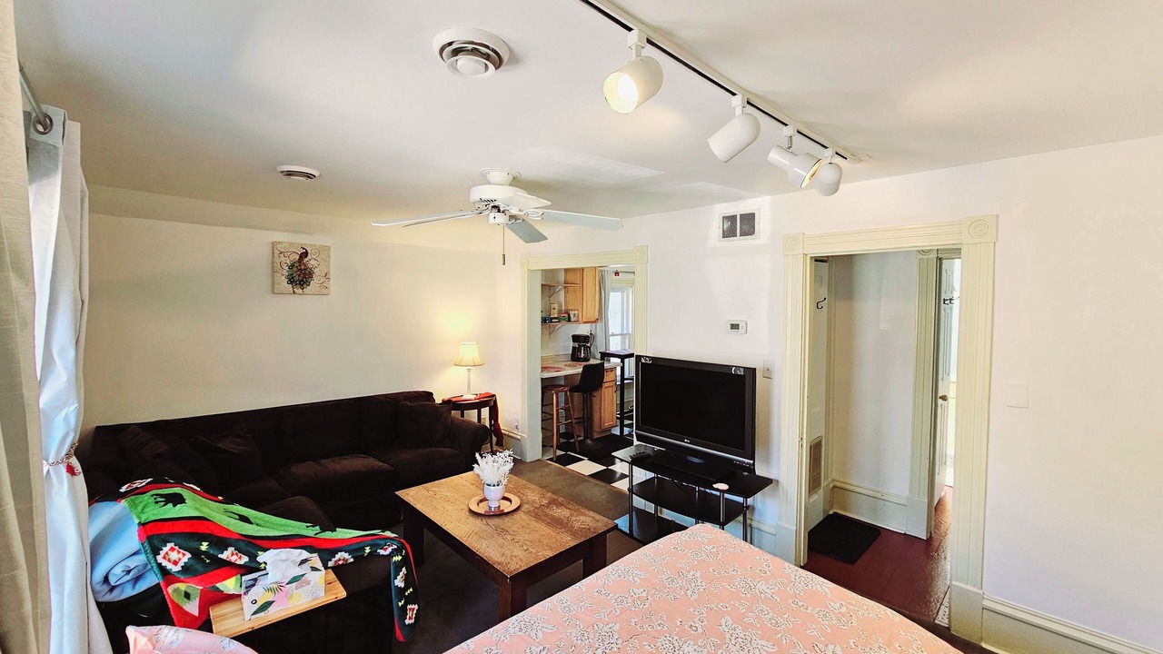 Photo of Bedroom in Midway