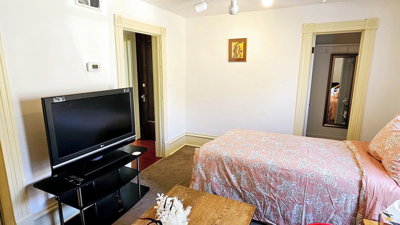 Photo of Bedroom in Midway