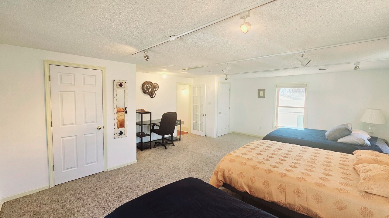 Photo of Bedroom in Midway