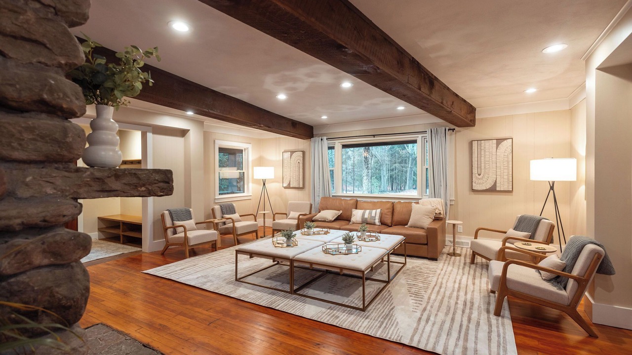 Photo of Livingroom in Cleveland