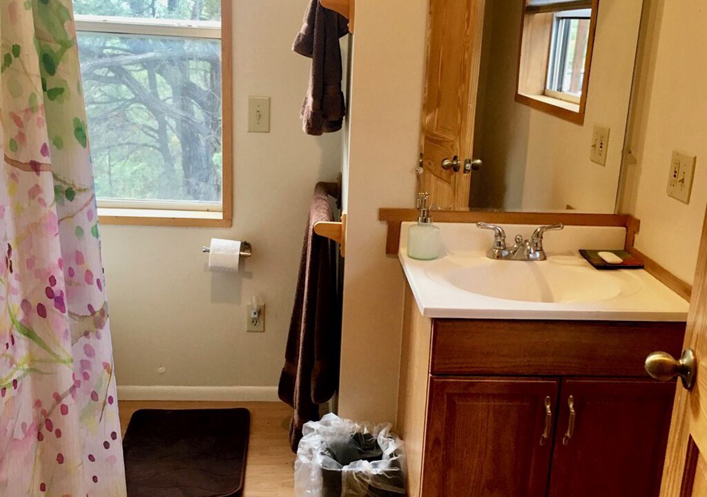Photo of Bathroom in Canoncito