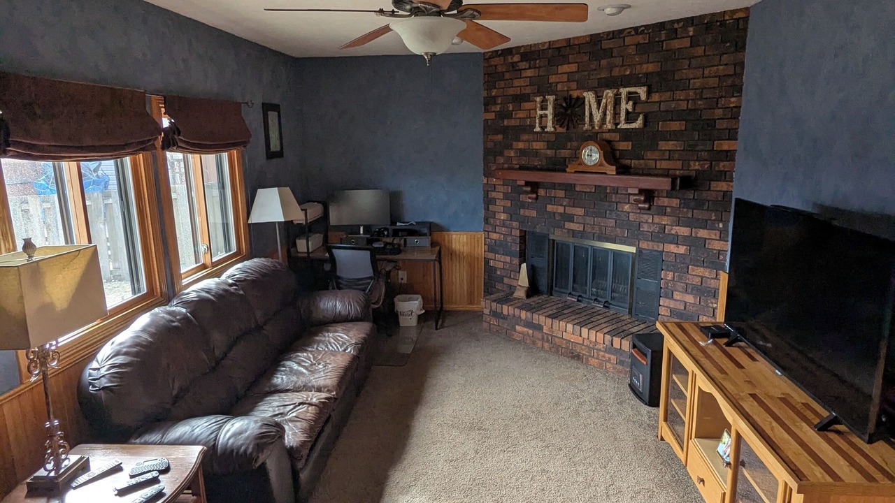 Photo of Livingroom in Ashwaubenon