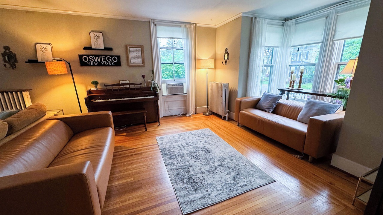 Photo of Livingroom in Oswego
