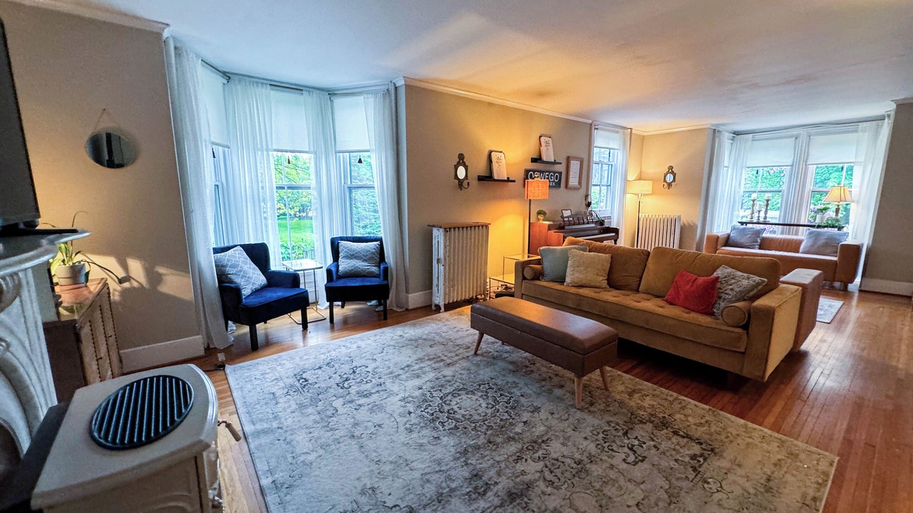 Photo of Livingroom in Oswego