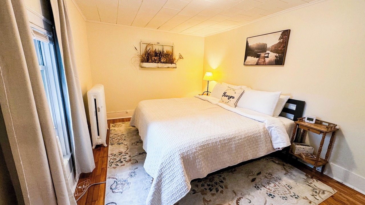 Photo of Bedroom in Oswego