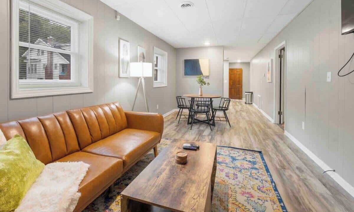 Photo of Livingroom in Ashland
