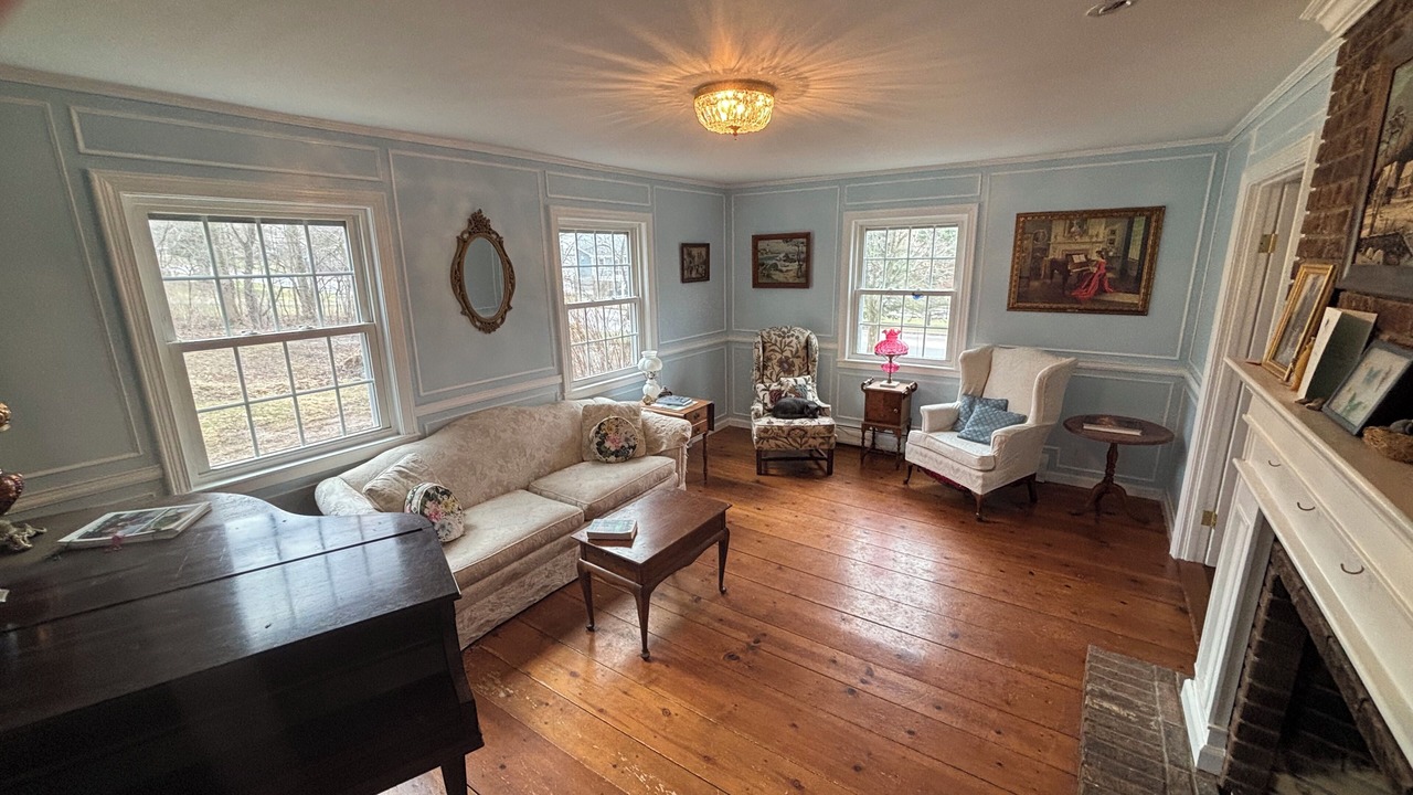 Photo of Livingroom in Canton