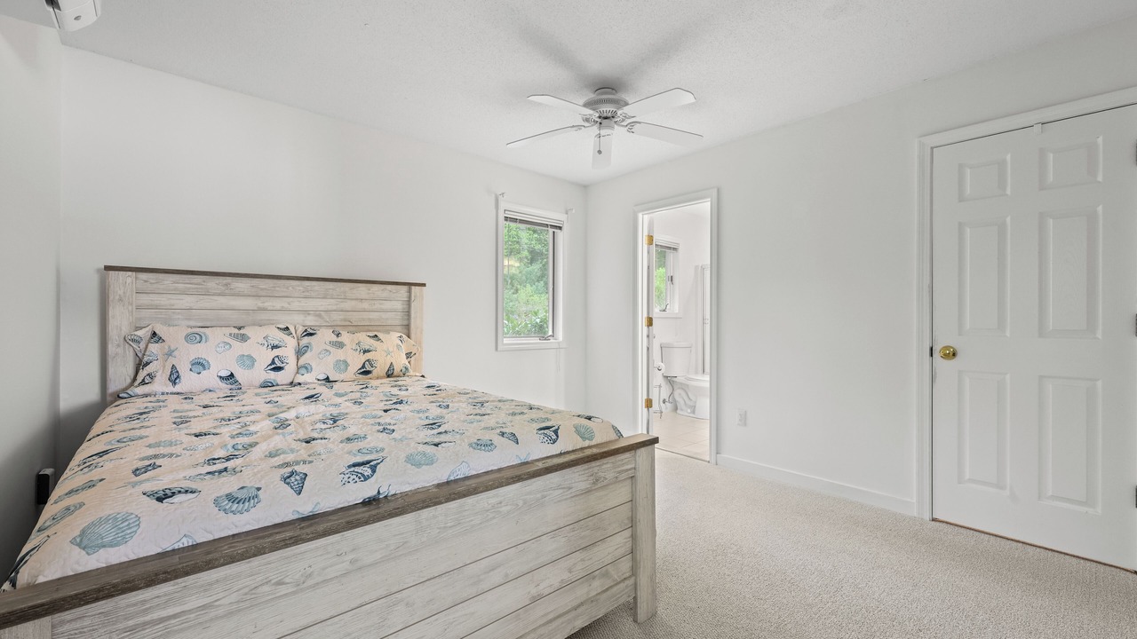 Photo of Bedroom in West Hill Lake