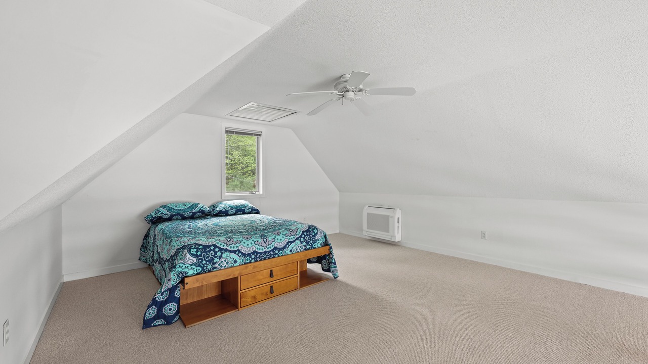 Photo of Bedroom in West Hill Lake