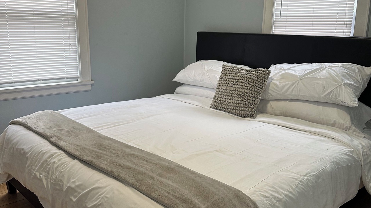 Photo of Bedroom in Macalester - Groveland
