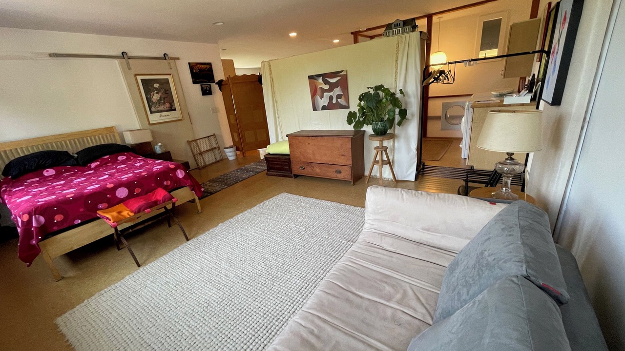 Photo of Bedroom in Salem