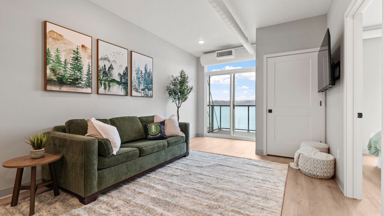 Photo of Livingroom in Lake City