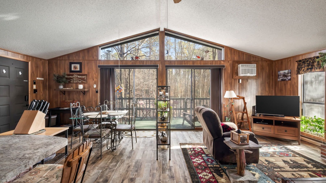 Photo of Livingroom in The Woods
