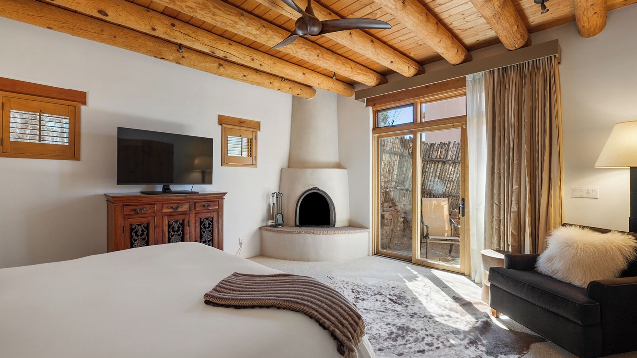 Photo of Bedroom in Tesuque