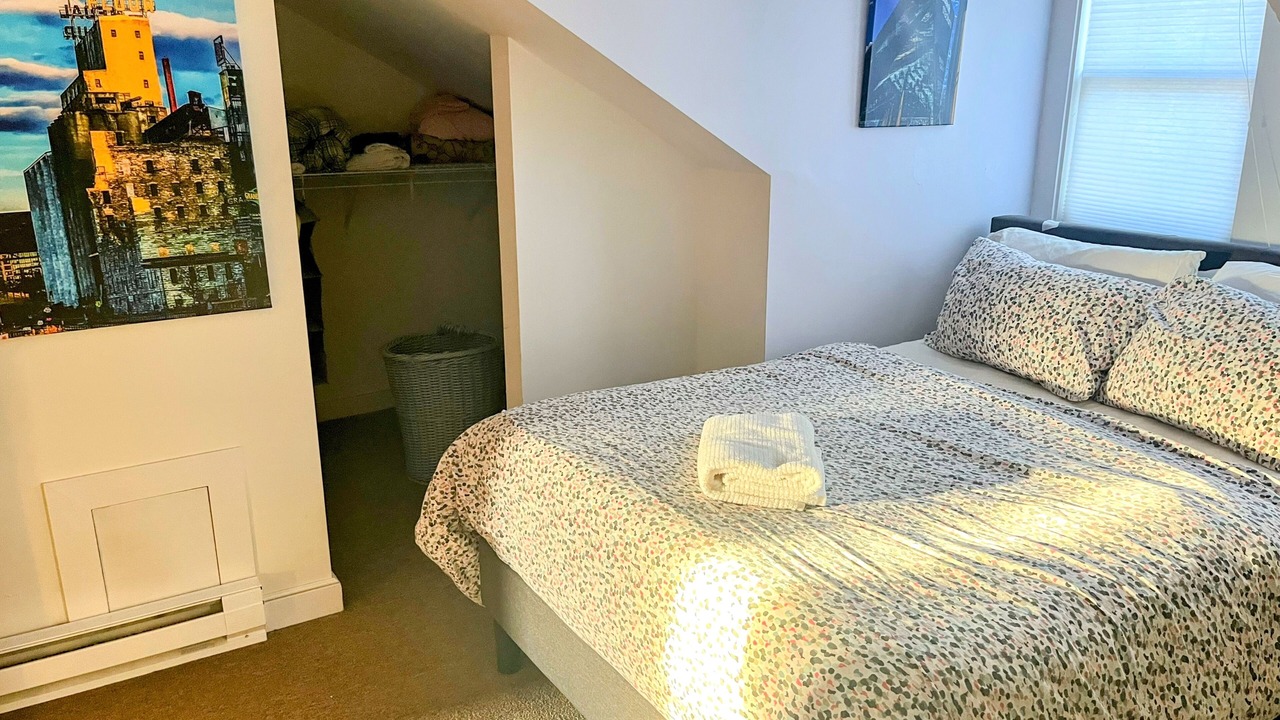 Photo of Bedroom in Summit - University