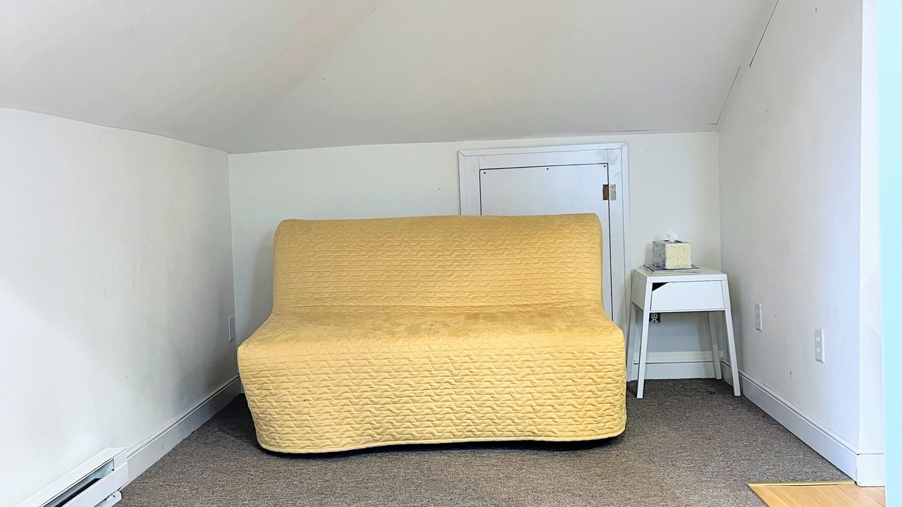 Photo of Livingroom in Summit - University