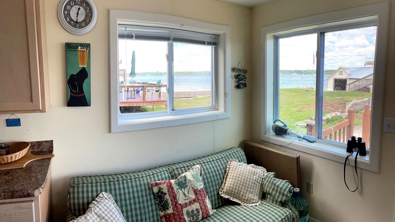 Photo of Livingroom in Brier Hill