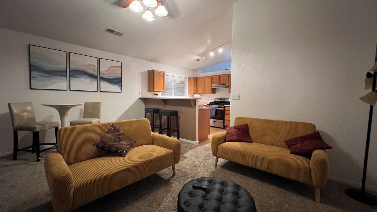 Photo of Livingroom in Skies West