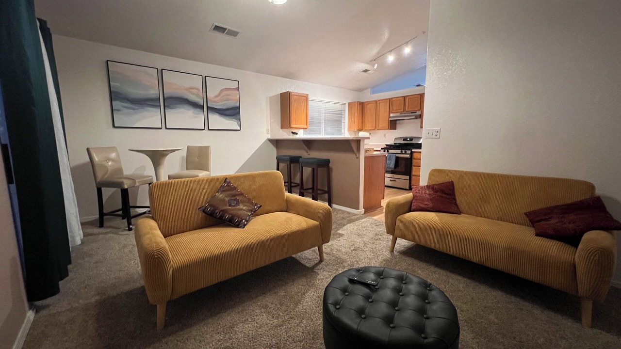 Photo of Livingroom in Skies West
