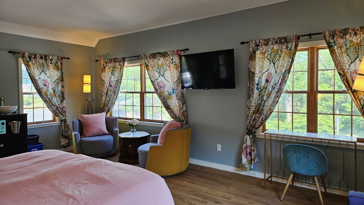 Photo of Bedroom in Simsbury Center
